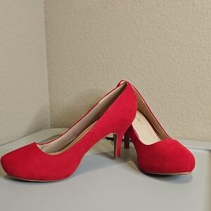 Dream Pairs Red Suede Heels Size 8